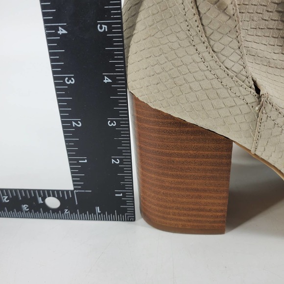 Steve Madden Narrate Beige Split Ankle Heeled Boots Booties Faux Snake Skin 9 M - Picture 10 of 11